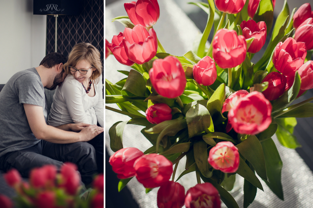 roześmiana para i czerwone tulipany
